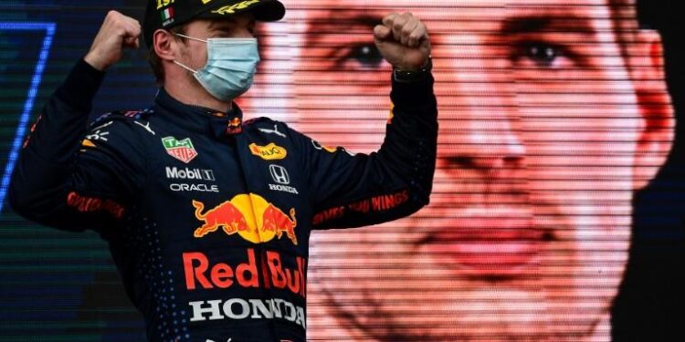 F1 : Verstappen maîtrise Hamilton 1 - Le Progrès Egyptien • Le Néerlandais Max Verstappen vainqueur du GP d’Émilie-Romagne, à Imola, le 18 avril 2021