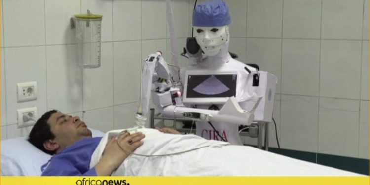 Un robot pour effectuer un test de dépistage du Covid-19 2 - Le Progrès Egyptien Un robot pour effectuer un test de dépistage du Covid-19 1 - Le Progrès Egyptien