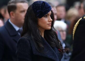 Meghan rend hommage au prince Philip par des fleurs et une lettre manuscrite