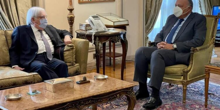 Choucri et Griffiths examinent les efforts pour un règlement politique au Yémen 2 - Le Progrès Egyptien Choucri et Griffiths examinent les efforts pour un règlement politique au Yémen 1 - Le Progrès Egyptien