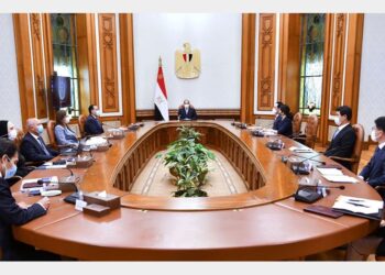 Al-Sissi reçoit le PDG du Groupe coréen Hyundai Rotem