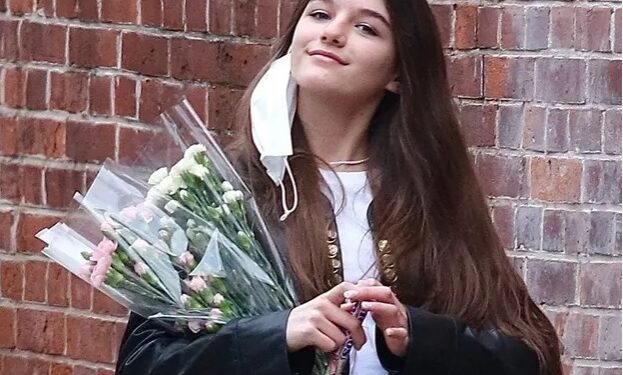 Suri Cruise célèbre son 15e anniversaire avec un glace et des fleurs 1 - Le Progrès Egyptien