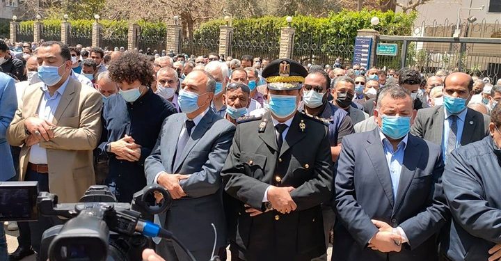 Al-Sissi dépêche un délégué aux funérailles du journaliste Makram Mohamed Ahmed 2 - Le Progrès Egyptien Al-Sissi dépêche un délégué aux funérailles du journaliste Makram Mohamed Ahmed 1 - Le Progrès Egyptien