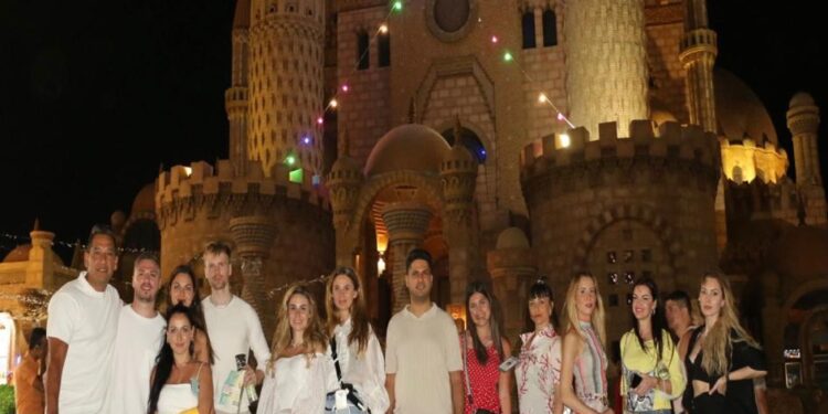 45 blogueurs de 16 pays visitent Charm El-Cheikh 2 - Le Progrès Egyptien 45 blogueurs de 16 pays visitent Charm El-Cheikh 1 - Le Progrès Egyptien