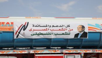 Les aides égyptiennes arrivent au point frontalier de Rafah