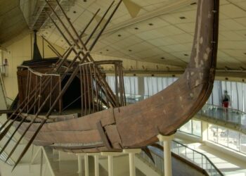 Début des travaux d’emballage de la barque solaire de Khéops