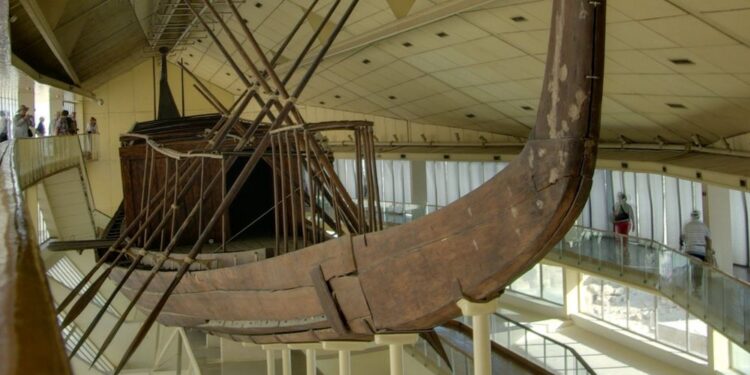 Début des travaux d’emballage de la barque solaire de Khéops 1 - Le Progrès Egyptien