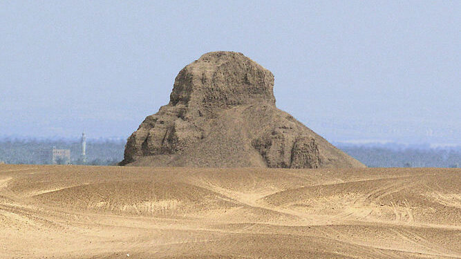 La “Pyramide Noire”, une perle magique à couper le souffle 2 - Le Progrès Egyptien La “Pyramide Noire”, une perle magique à couper le souffle 1 - Le Progrès Egyptien