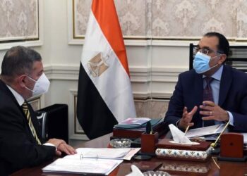 Madbouli examine les projets  du secteur public des affaires