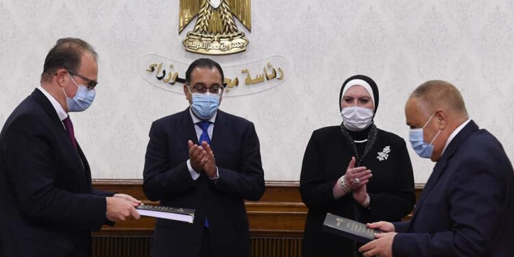 Madbouli lors d’une réunion avec le PDG du géant allemand DMG MORI : La technologie allemande au service des industries locales 2 - Le Progrès Egyptien Madbouli lors d’une réunion avec le PDG du géant allemand DMG MORI : La technologie allemande au service des industries locales 1 - Le Progrès Egyptien