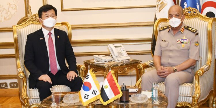 Examen du renforcement des relations militaires avec la Corée du Sud 1 - Le Progrès Egyptien