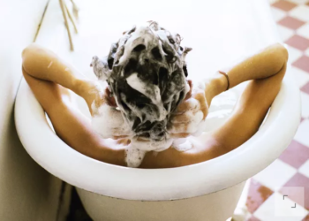 Se laver les cheveux au quotidien est déconseillé
