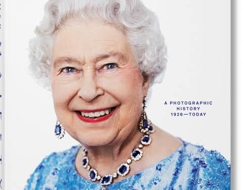 “Her Majesty”, le majestueux album photo de la reine Elizabeth II 2 - Le Progrès Egyptien “Her Majesty”, le majestueux album photo de la reine Elizabeth II 1 - Le Progrès Egyptien