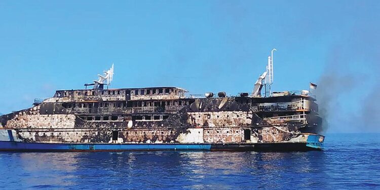 Incendie à bord d’un ferry indonésien: 274 personnes secourues, un disparu 2 - Le Progrès Egyptien Incendie à bord d’un ferry indonésien: 274 personnes secourues, un disparu 1 - Le Progrès Egyptien