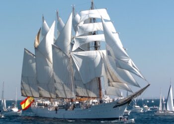“Juan Sebastian de Elcano”  traverse sous peu le Canal de Suez