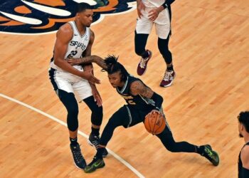 NBA : Les Grizzlies écartent les Warriors et avancent en play-offs