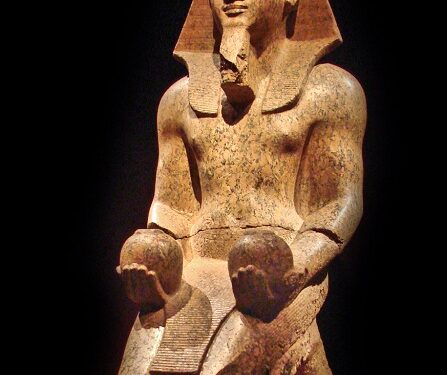Amenhotep II avec les vases nou 1 - Le Progrès Egyptien Le Roi Amenhotep II (1427-1401 avant J.C.), granite, 18ème dynastie, Temple d'Amon, Thèbes