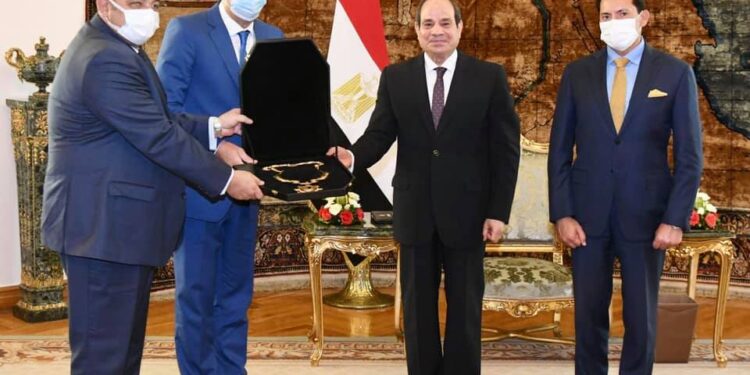 L’insigne du mérite de l’ACNOA décerné au président Al-Sissi 1 - Le Progrès Egyptien