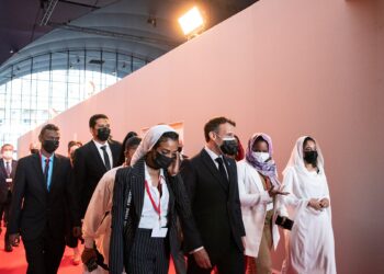 Macron documente sa rencontre avec les jeunes Soudanais à Paris