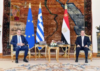 Le Président reçoit le Premier ministre grec au palais d’Al-Itihadéya