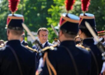 Macron commémore l’appel du 18 juin  avec deux illustres vétérans
