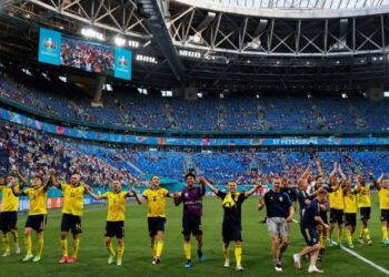 La Suède termine en tête, la Pologne éliminée malgré Lewandowski