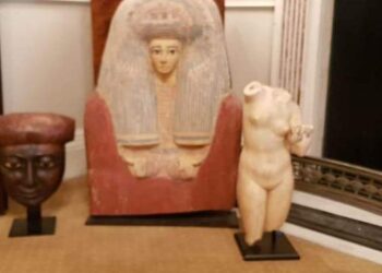 Récupération de 3 pièces antiques du Royaume-Uni