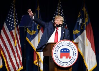 De retour sur scène, Trump entretient le suspense sur une nouvelle candidature