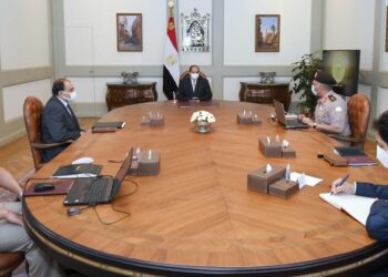 Le Président examine les projets du Génie militaire