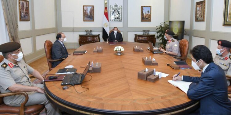 Le Président examine les projets du Génie militaire 1 - Le Progrès Egyptien