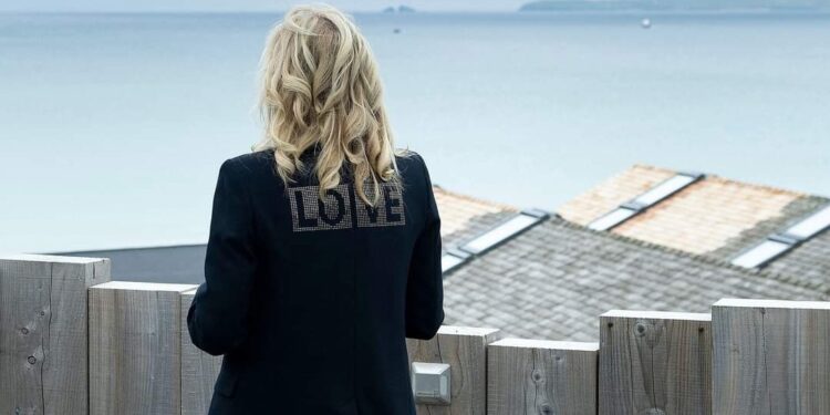 G7 : Le message de Jill Biden à son arrivée ? LOVE 2 - Le Progrès Egyptien G7 : Le message de Jill Biden à son arrivée ? LOVE 1 - Le Progrès Egyptien