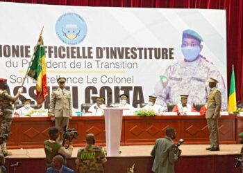 Investi président, le colonel Goïta assure que le Mali tiendra ses engagements