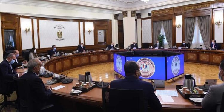 Le premier ministre Dr Moustafa Madbouli tient une réunion pour examiner le développement du parc Al-Fostat