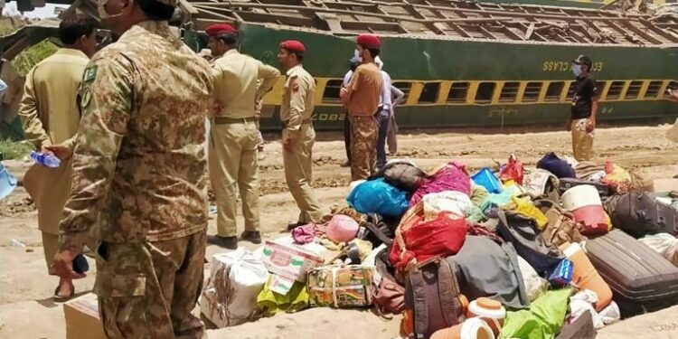 Pakistan : Au moins 34 morts dans un accident ferroviaire 2 - Le Progrès Egyptien Pakistan : Au moins 34 morts dans un accident ferroviaire 1 - Le Progrès Egyptien