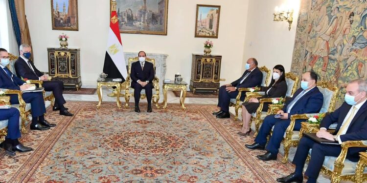 Al-Sissi discute des opportunités d'investissement avec le ministre français de l'Economie et des Finances 2 - Le Progrès Egyptien Al-Sissi discute des opportunités d'investissement avec le ministre français de l'Economie et des Finances 1 - Le Progrès Egyptien