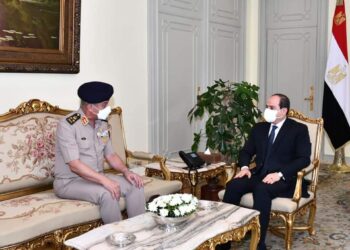 Al-Sissi rencontre le commandant général des Forces armées