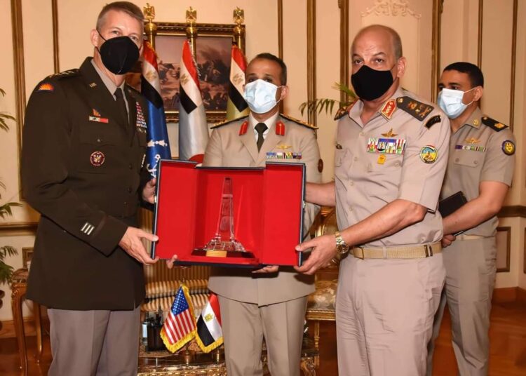 Le ministre de la Défense reçoit le commandant de la Garde nationale US