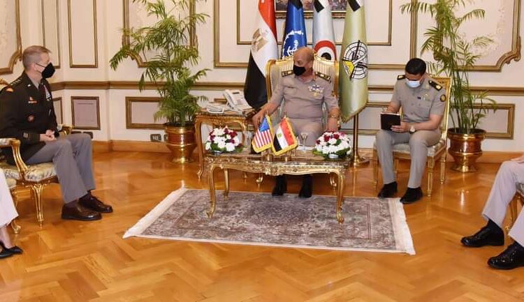 Le ministre de la Défense reçoit le commandant de la Garde nationale US