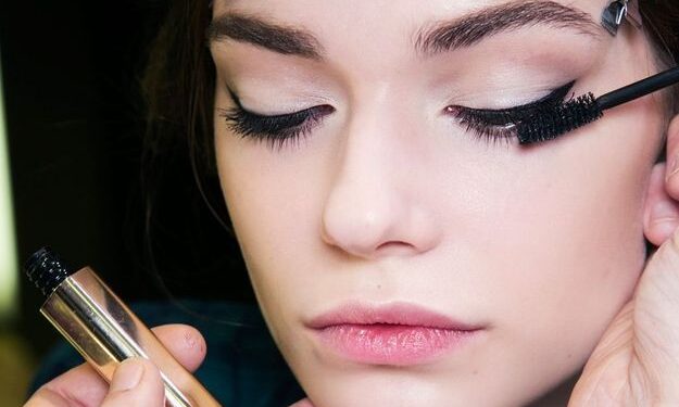 Epaisser ses sourcils ! 2 - Le Progrès Egyptien Epaisser ses sourcils ! 1 - Le Progrès Egyptien