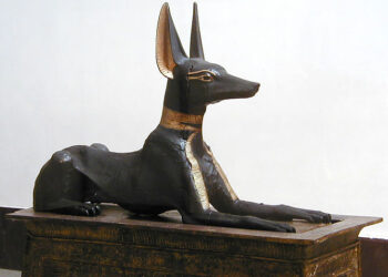 Statue d’Anubis en bois noir