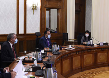 Madbouli passe en revue les projets de coopération franco-égyptienne