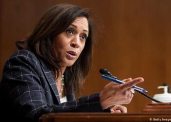 Kamala Harris critiquée après sa première mission internationale