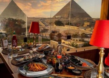 Déjeuner au pied des Pyramides !