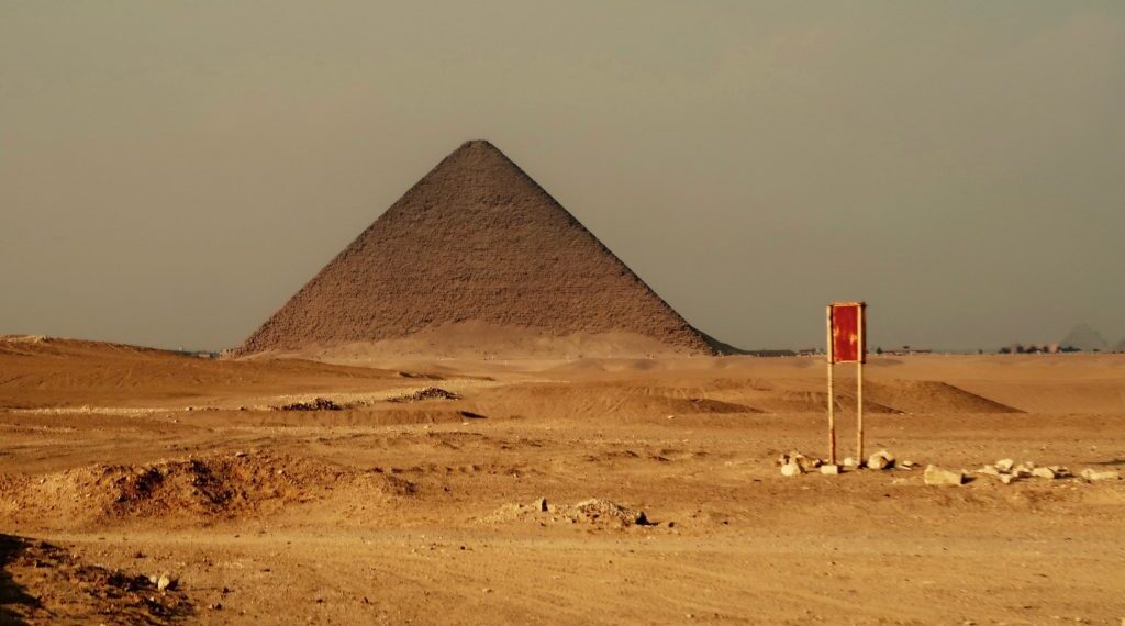 La “Pyramide Rouge”, un chef-d’oeuvre à voir absolument ! 2 - Le Progrès Egyptien La “Pyramide Rouge”, un chef-d’oeuvre à voir absolument ! 1 - Le Progrès Egyptien