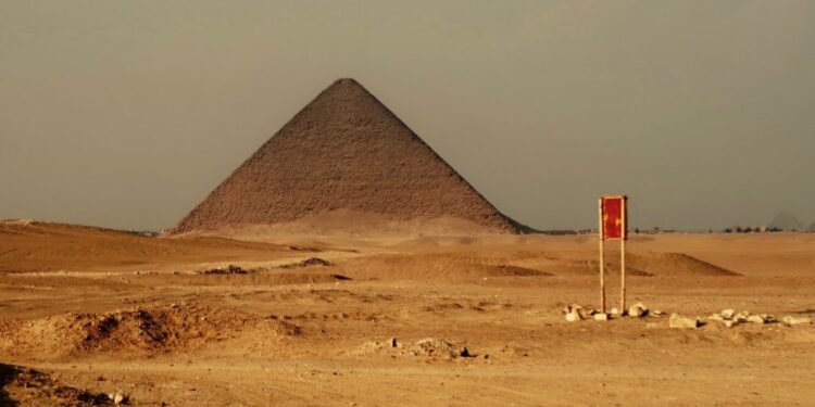 La “Pyramide Rouge”, un chef-d’oeuvre à voir absolument ! 1 - Le Progrès Egyptien
