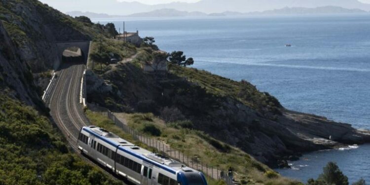 Entre falaises et Méditerranée, le retour du train de la côte Bleue 2 - Le Progrès Egyptien Entre falaises et Méditerranée, le retour du train de la côte Bleue 1 - Le Progrès Egyptien