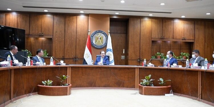 El-Molla s’entretient avec une délégation de Siemens 2 - Le Progrès Egyptien El-Molla s’entretient avec une délégation de Siemens 1 - Le Progrès Egyptien