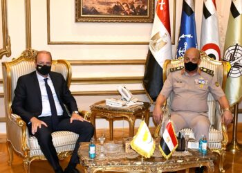 Le ministre de la Défense reçoit son homologue chypriote