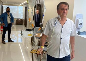 Brésil : “Amélioration” de l’état de Bolsonaro