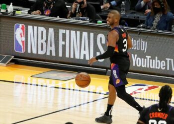 Finale NBA : Phoenix virtuose domine Milwaukee à l’usure